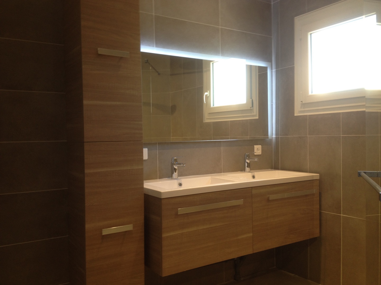 Double vasque et meuble salle de bains